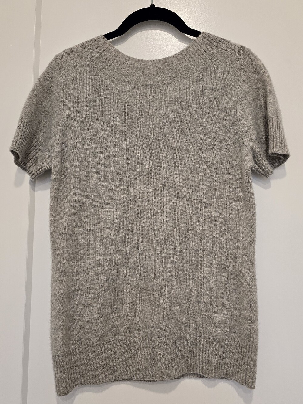 100% Cashmere MARISA CHRISTINA  V-Neck Short Sleeve Sweater - Gray - Picture 3 of 5